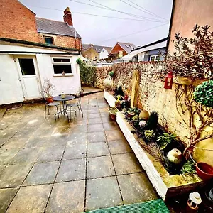 Brickworks - 2 Bedrooms, 15 Mins Walk To The Centre, With Garden Apartment