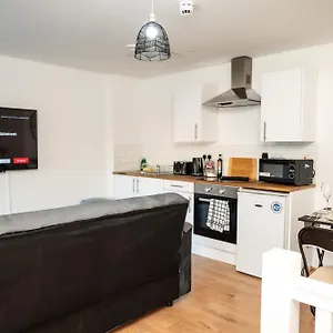  Apartment Corporate-friendly 2br In Leeds, Near Kirkstall Shopping Centre United Kingdom
